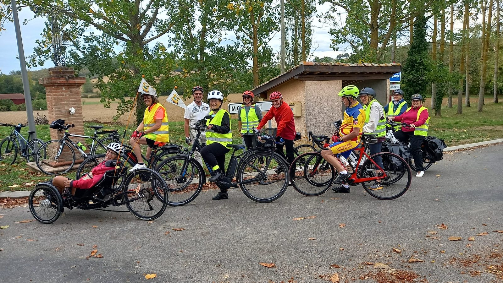 Groupe de cyclistes en balade