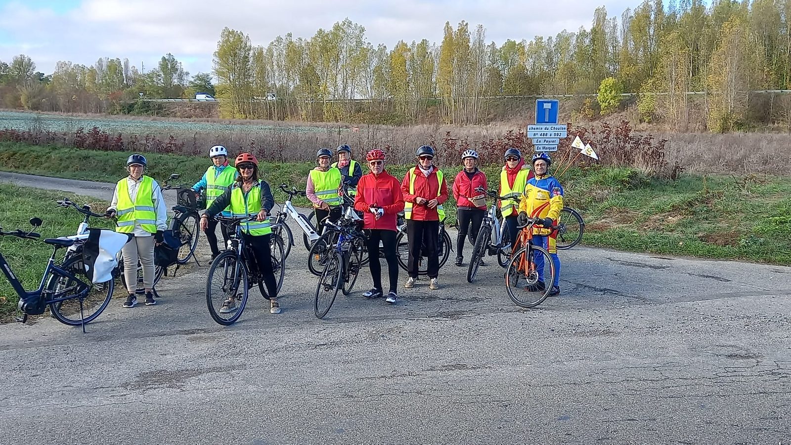Cyclistes au départ d’une sortie